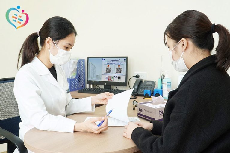 Bác sĩ tư vấn xét nghiẹm gen